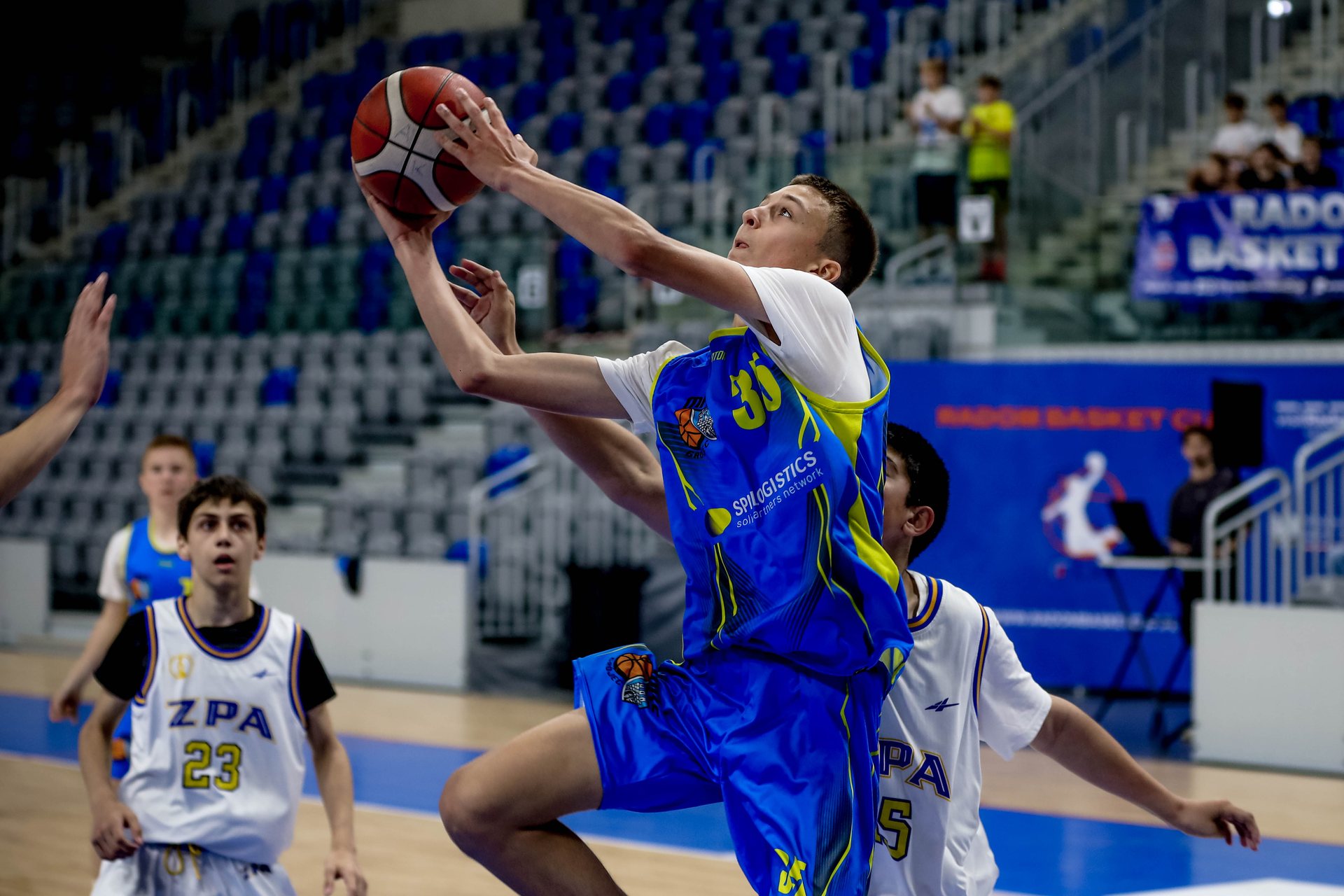 16. RADOM BASKET CUP