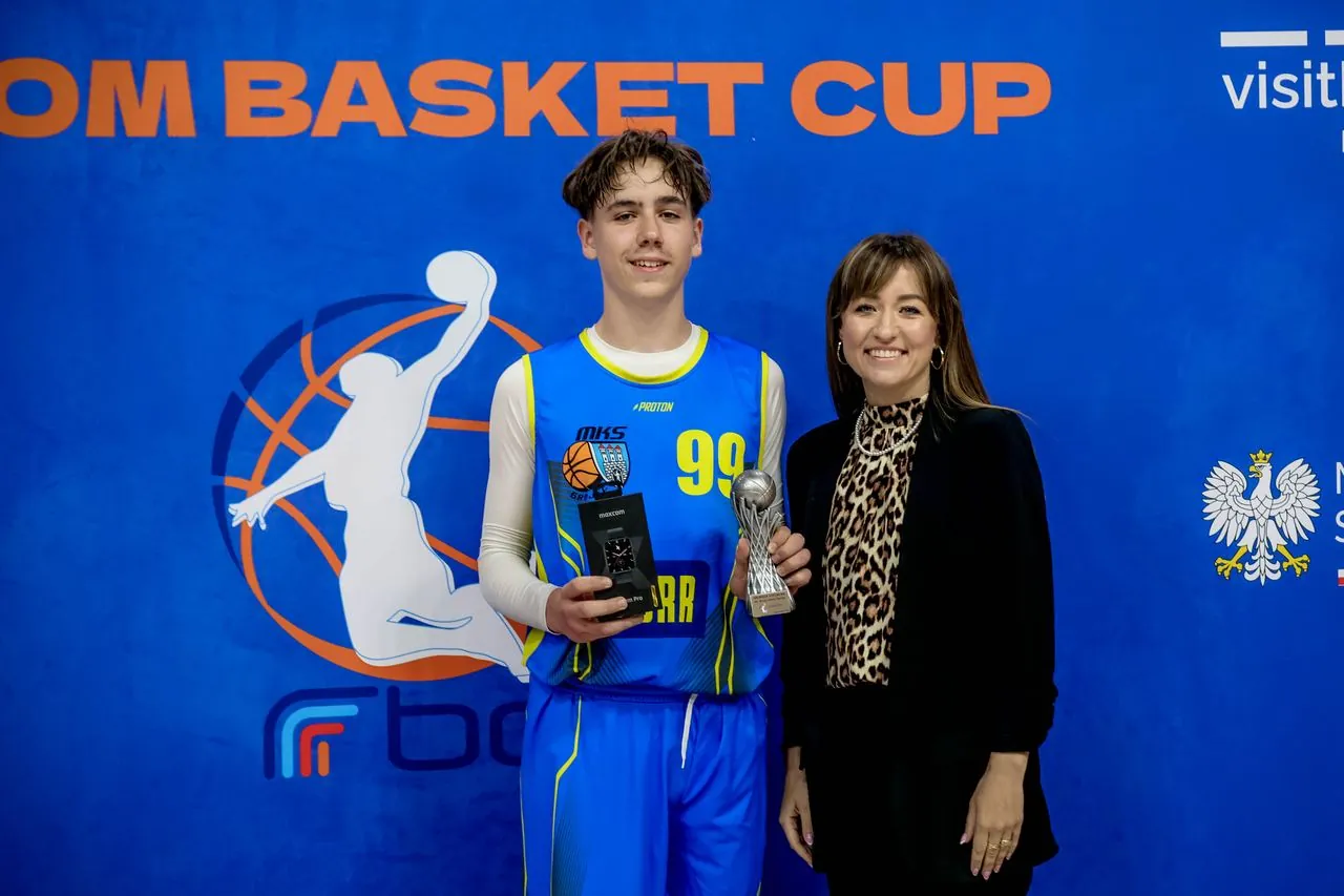 Wspólne zdjęcie uczestników RADOM BASKET CUP